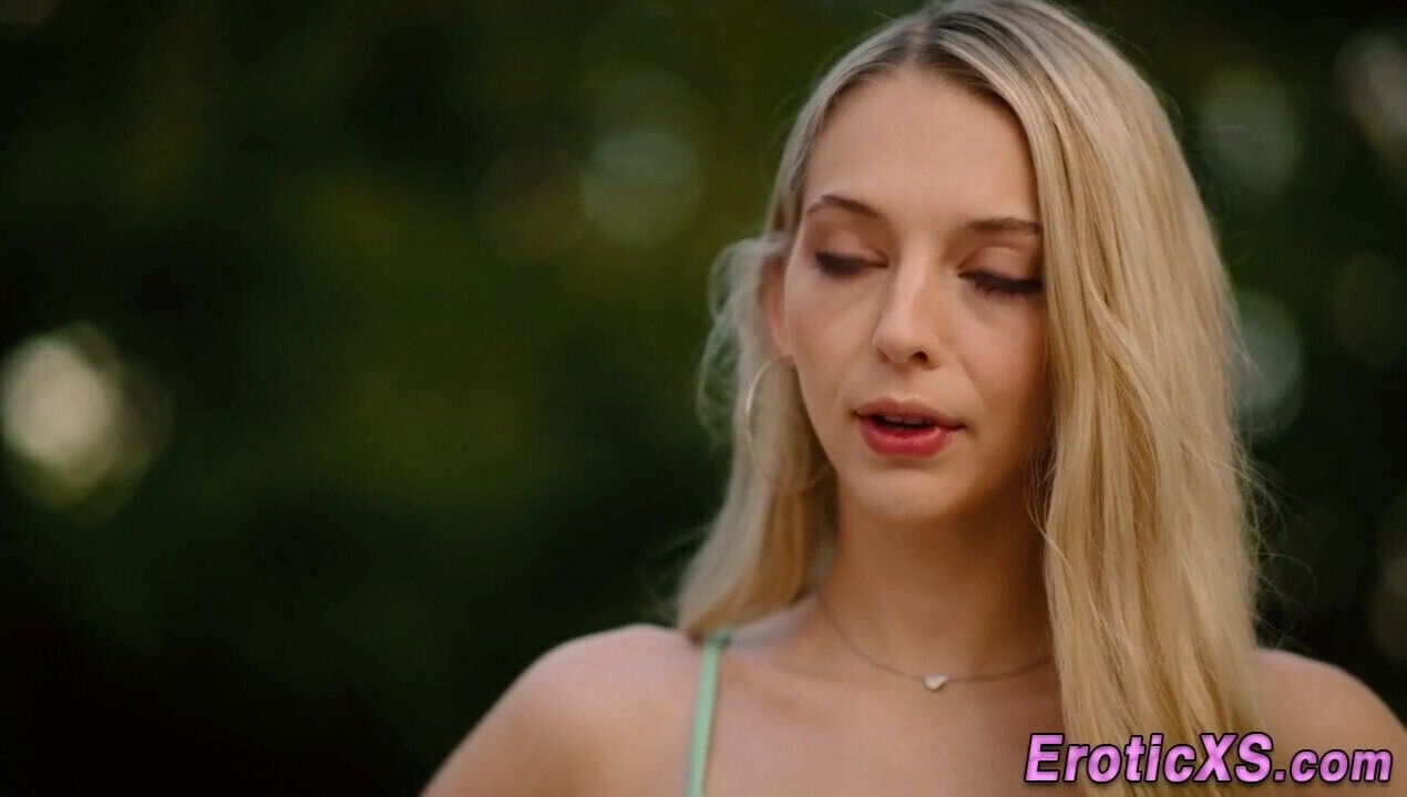 Blonde slut gets oral rides