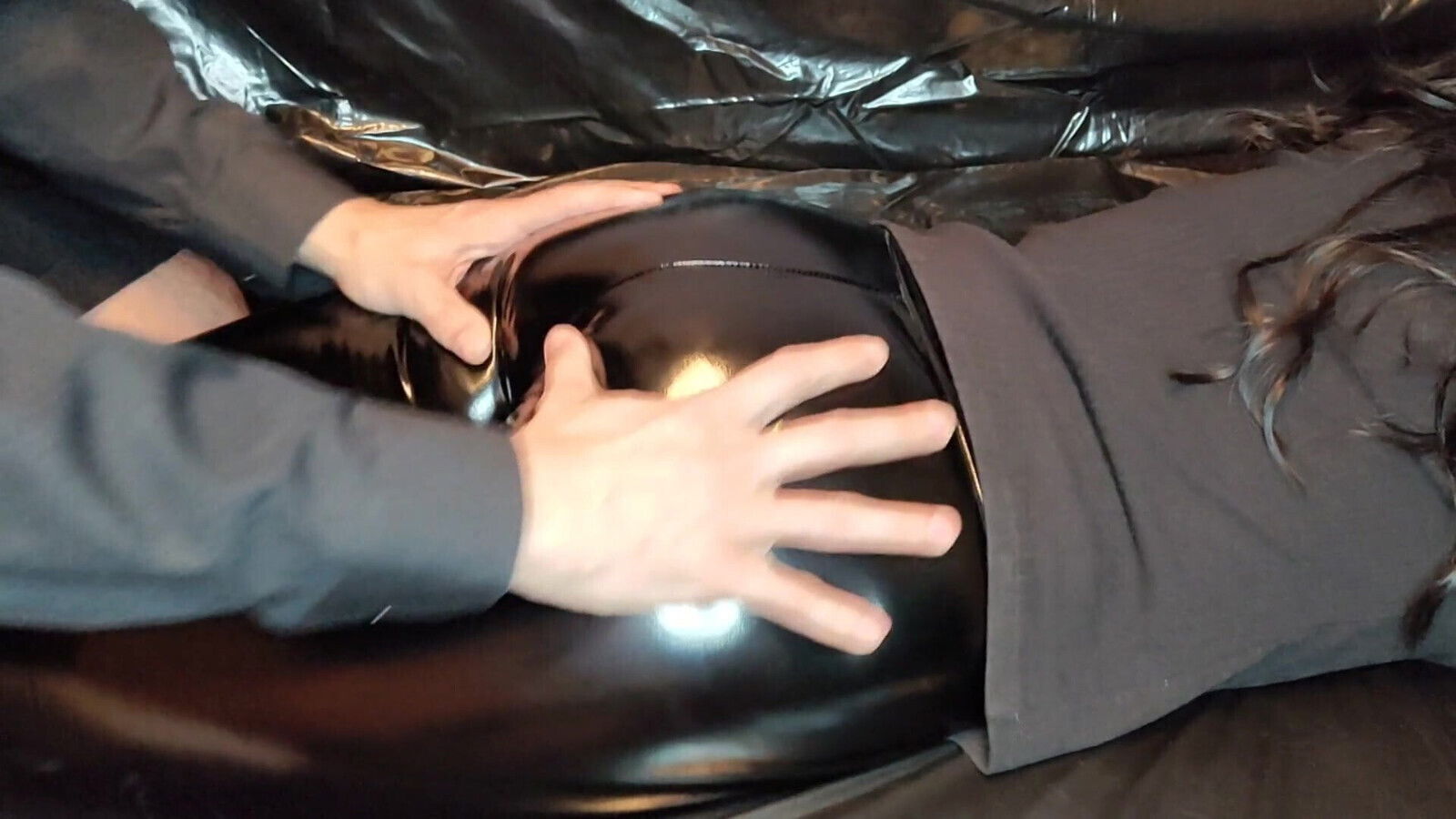 Massage Cumshot Black Shiny Leather Leggings