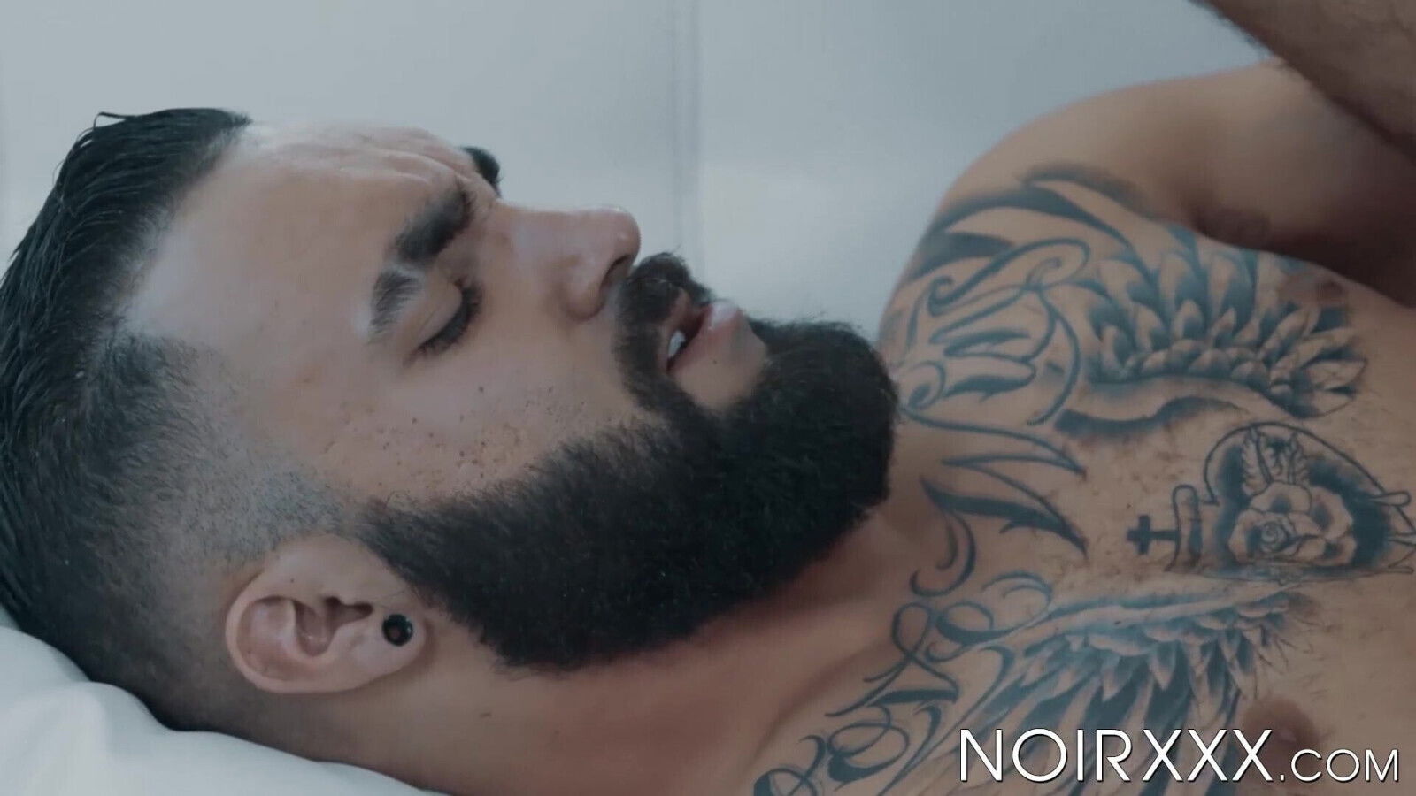 Tattooed hunk Zaddy moans during interracial drilling
