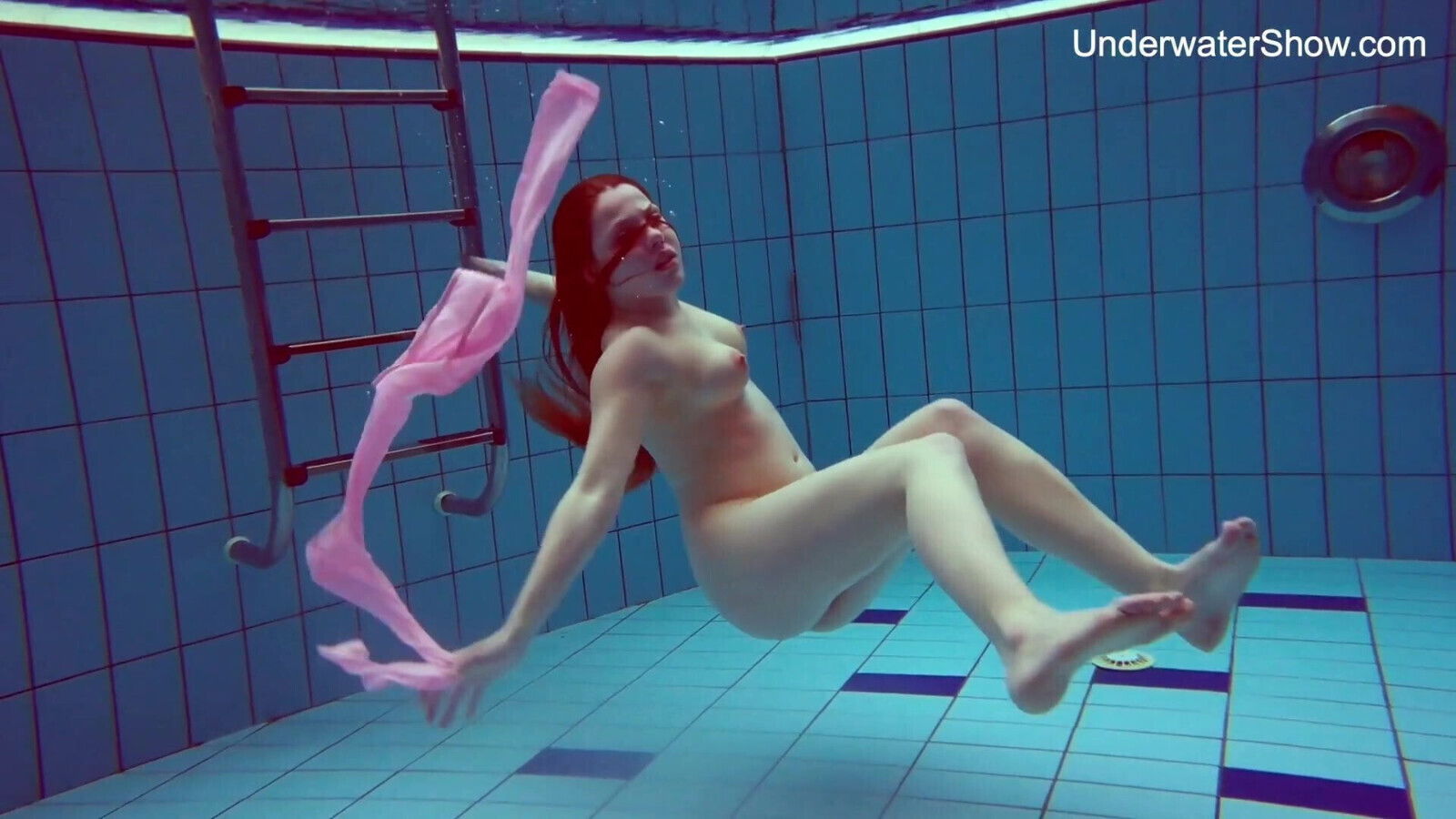 Hottest underwater with tight Simonna
