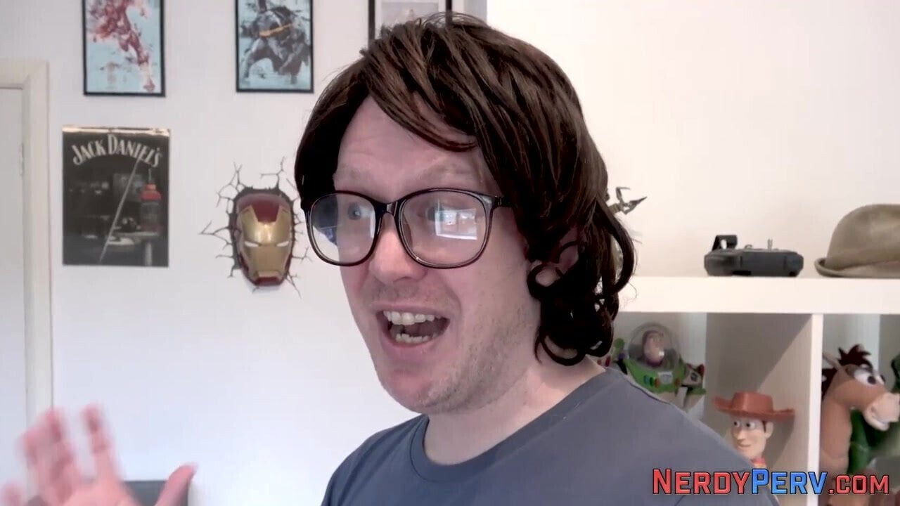 Yorkshire geek sprays Brit babe’s face