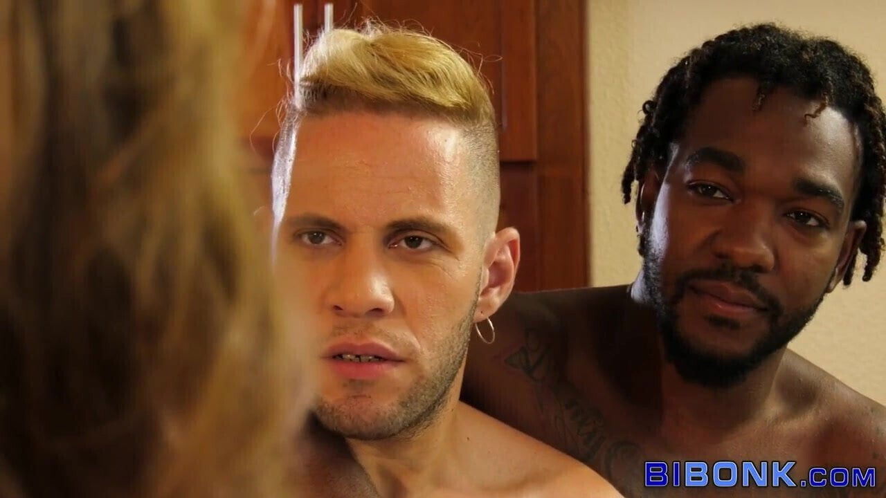 Bisexual black threesome gets sucked