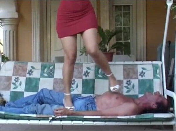 Estela shoes trampling