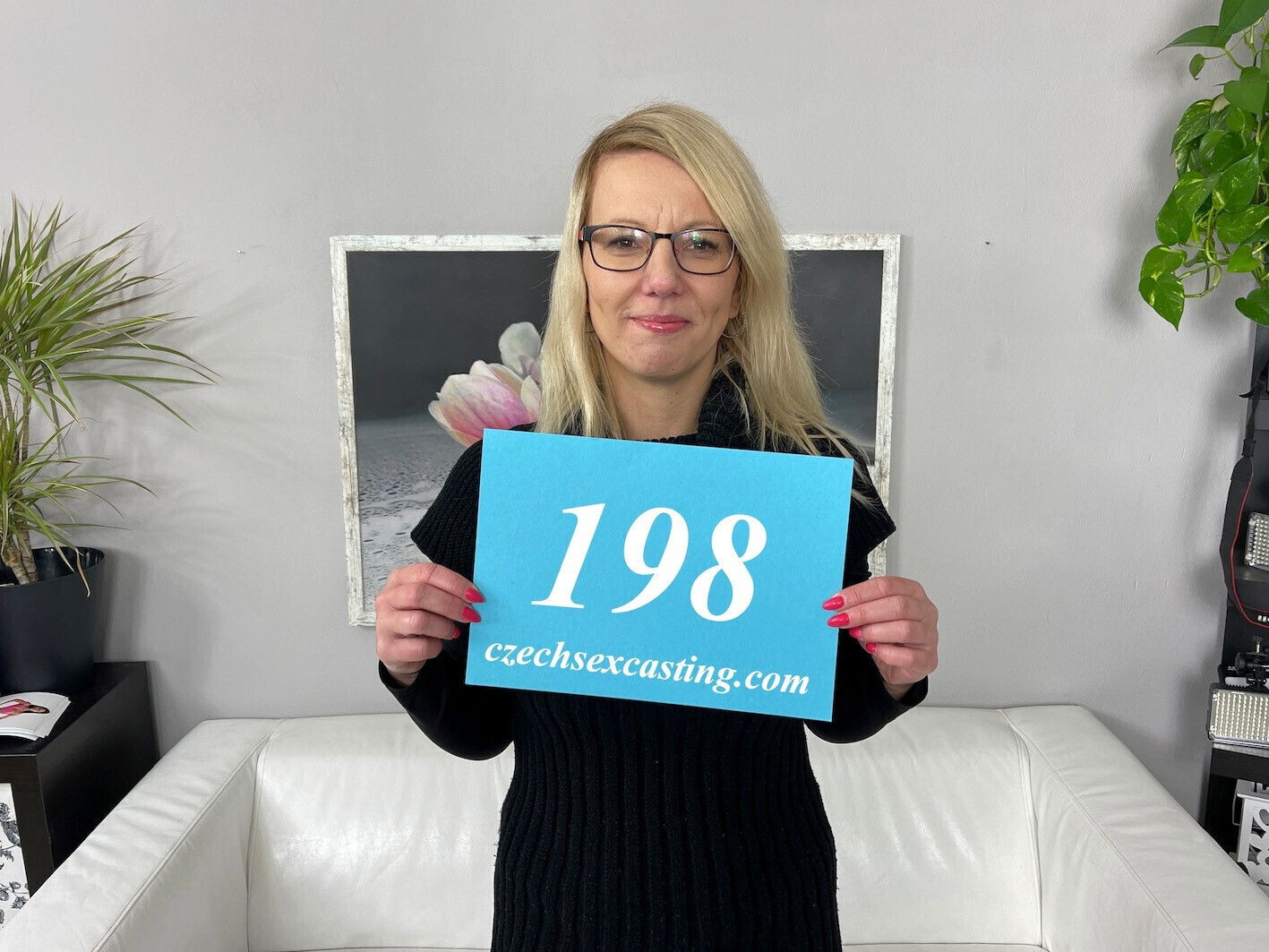 Czech milf spreads legs some