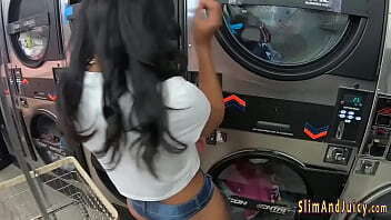 Big booty hottie sucking dick