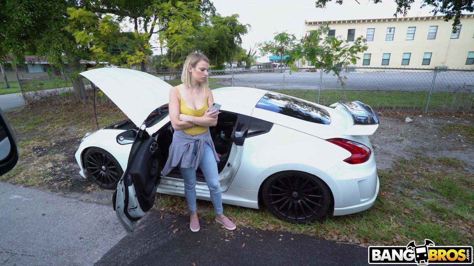 Amateur chick Riggs gets fucked balls deep stranger