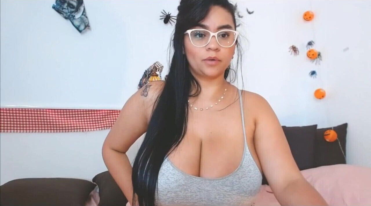 boobs Latina girl