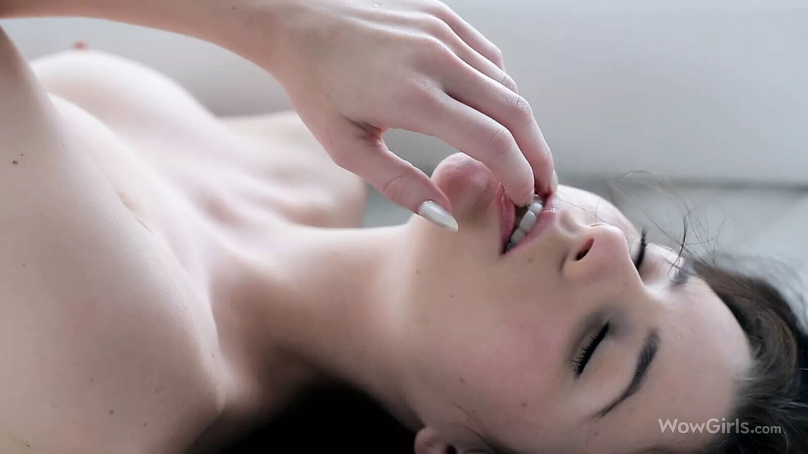 WOWGIRLS Valeria Playing with herself very Sensual