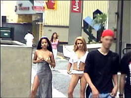 Duas Ninfetinhas Exibindo Ruas Movimentadas S&atilde_o Paulo