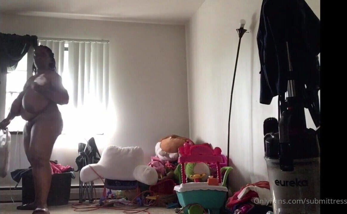 Solo ebony cleans shakes huge boobs