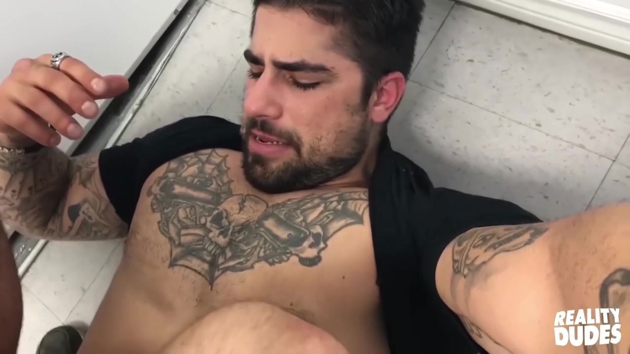 Shawn Hardy And Ryan Bones In Dudes In Public 6 – Laundromat - Gagging First Time