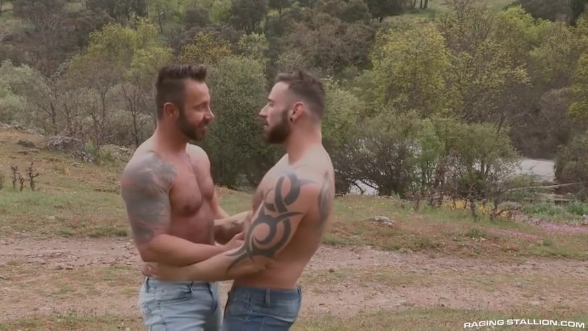 Hung Country With Emir Boscatto, Hector De Silva And Abraham Al Malek