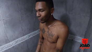 JoaoOSafado - Tacando a Pica na Gordinha no Banheiro