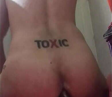 Norik fait bien avec gode noire