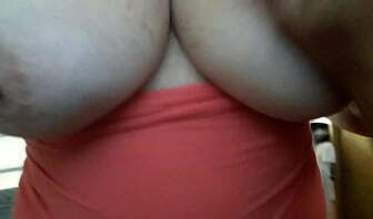 MIREN MIS TETAS