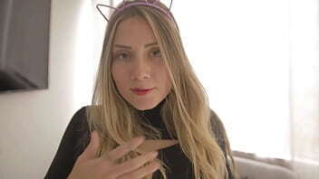 Sara Blonde pensando en una gran polla que se comera pronto por 1000 dolares