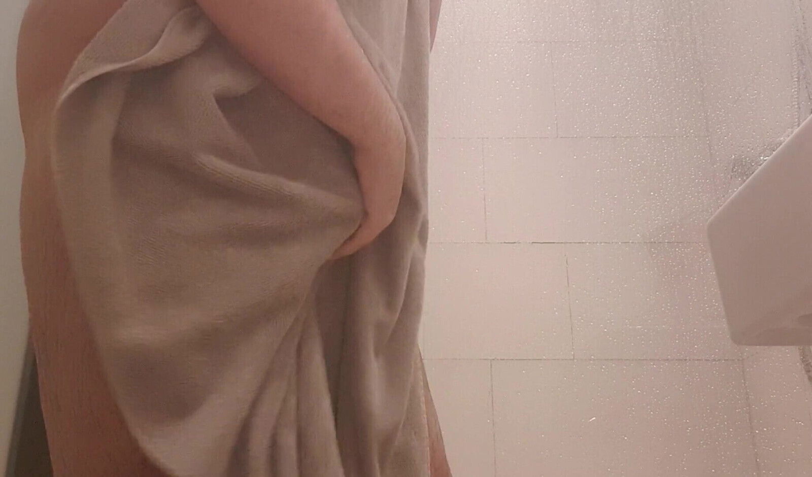 gainer taking shower with some belly play