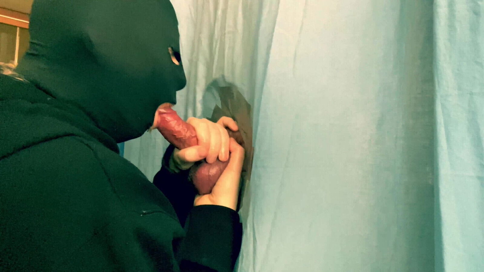 GLORYHOLE sucking cumbull