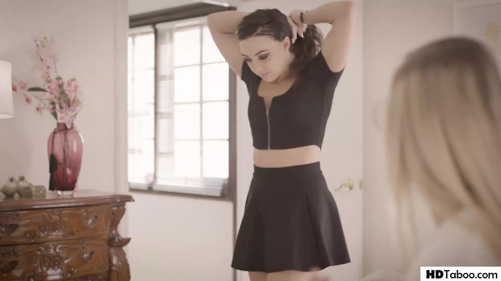 Stepsister playing dirty game with jerk