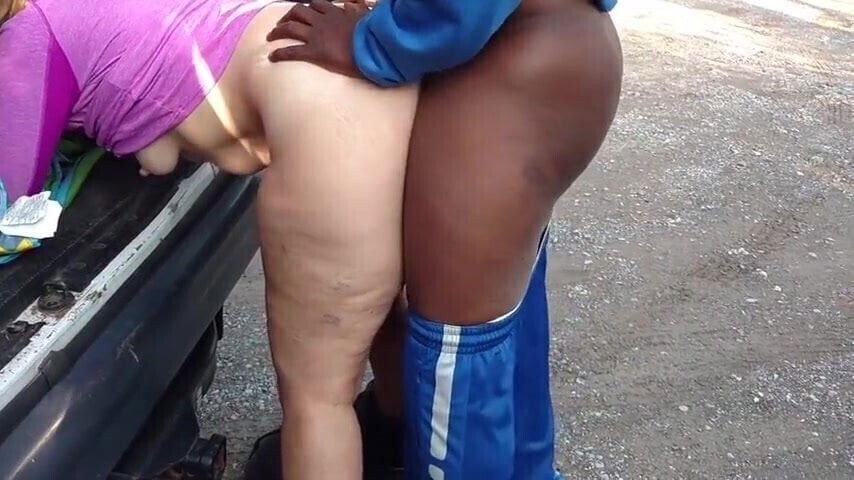 Hotwife creampied outdoors