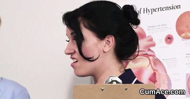 Foxy idol gets cumshot face sucking jizz