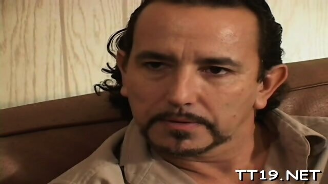 Swingeing hottie Holly gets tiny screwed