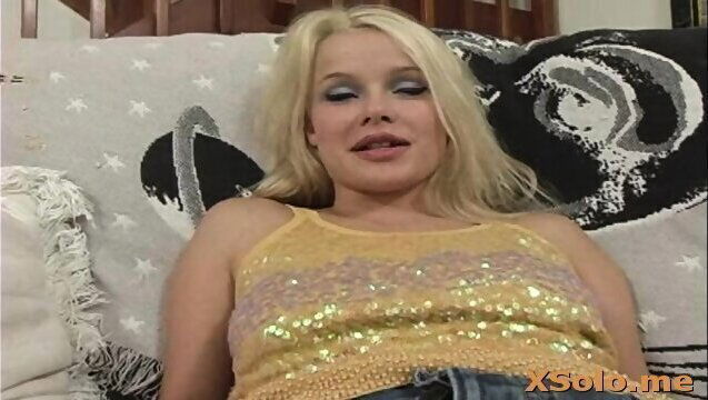 Girlie Kylee Crista likes spread legs wide open