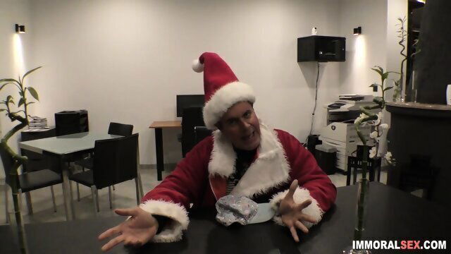 Spanish slut sucks live