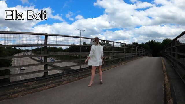 Teen Slut Risky Blowjob public watched strangers from cars highway Ella Bolt