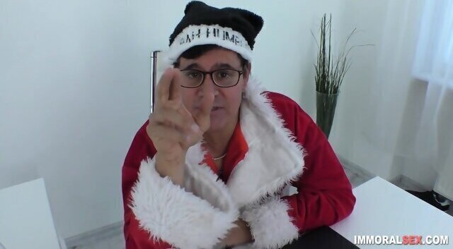 Blonde whore gobbles live