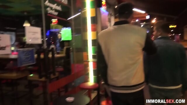 Teenager gets fucked live