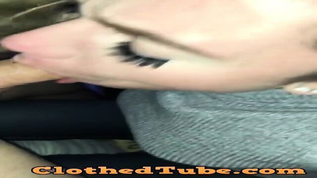 White teen likes deep throat