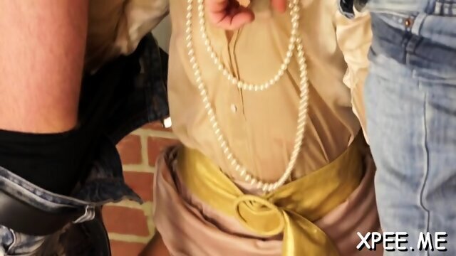 Goluptious beauty Ferrera Gomez blows gets fingered