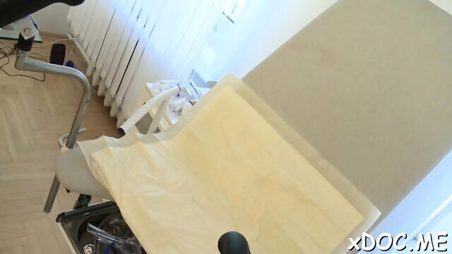 Slim dishy Leighton pussy