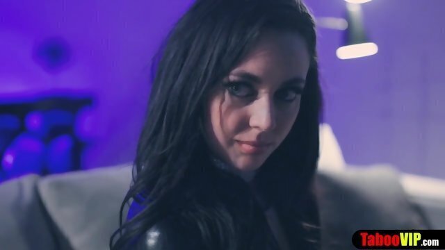 Perv MILF housewife surprised hubby with teen pussy