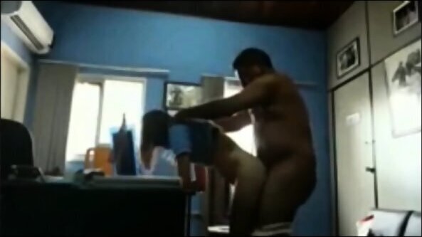 intendente limpio teniendo relaciones sexuales swindle joven