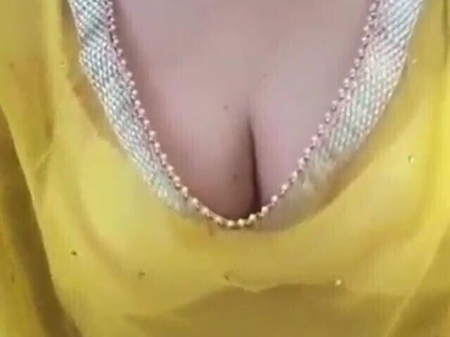 Indian Horny Chubby Boobs Wife Masturbates