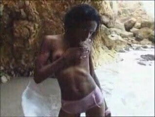 Ebony blow on the beach FM14