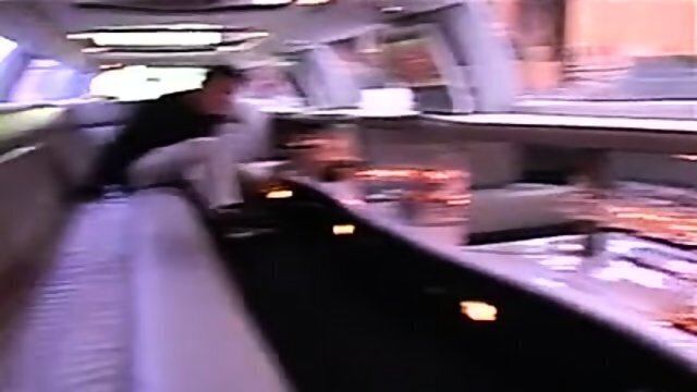 Meisje wordt geneukt limousine