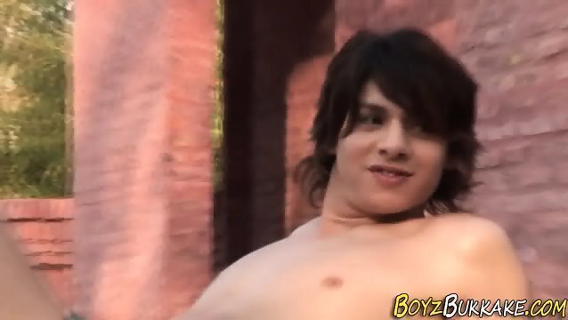 Pouty twinks mouth cummed