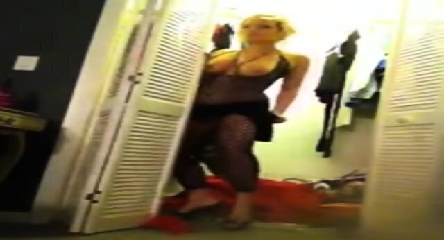 Blonde Slut fucks herself Date