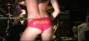 Red Hot on Stage 10b