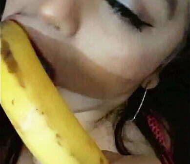 Latina Miss Madii Banana blowjob Tease