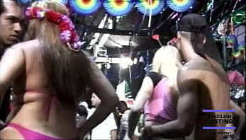 CARNAVAL SAL&Atilde_O MELHOR BRAZIL ONDE TUDO PODE ACONTECER MUITO SEXO FOLIA SAMBA SENSUALIDADE MULHER BRASILEIRA MOSTRA COMO FUDER CARNAVAL PARTE