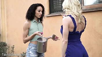 Hot milf seduce her lesbian niece