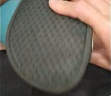 Gozando chinelo Adidas p&eacute_ direito