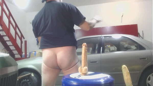 JoeyDSmoothPlumpButt Jiggles with Dildo