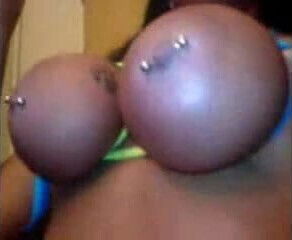 Titten abgebunden und wurde mit handy gefilmt