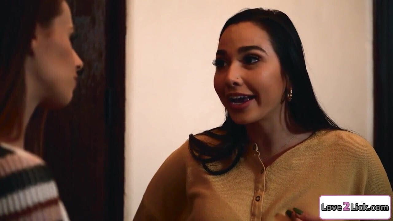 Busty Latina squirts redhead’s face