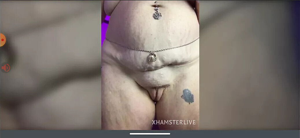 Granny’s nude saggy pussy
